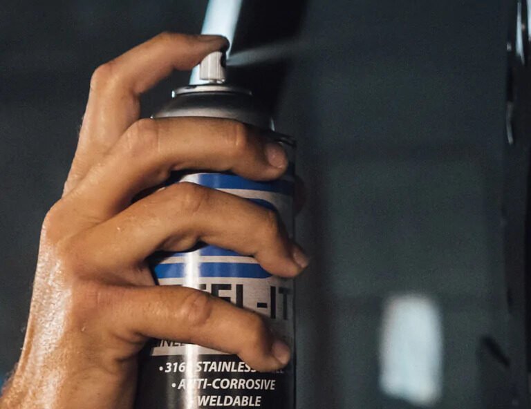 Farba Antykorozyjna Offshore PowerBoat Scott Free Racing Wybiera STEEL-IT®