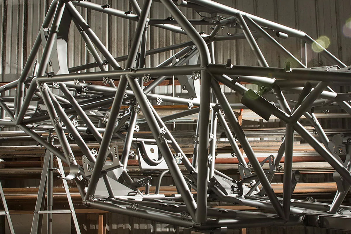 Profesjonalne farby antykorozyjne STEEL-IT, zastosowanie w sportach motorowych