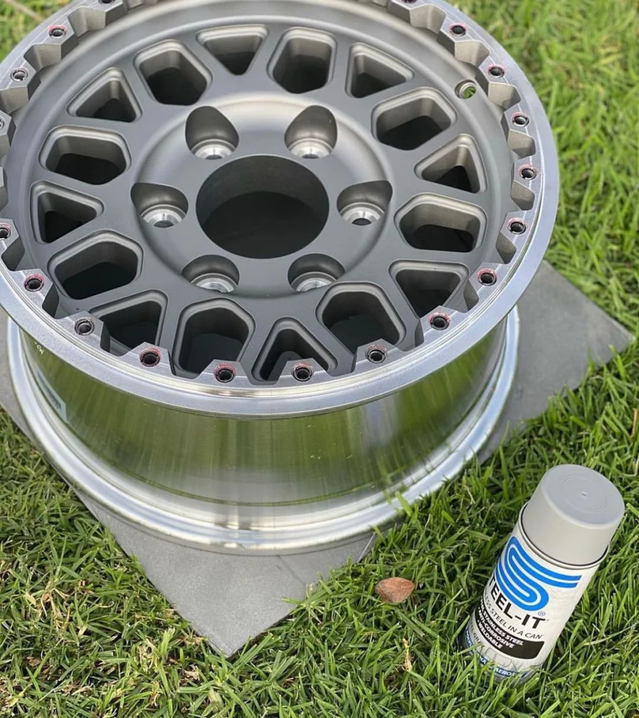 Farby STEEL-IT® oferują wyjątkową ochronę przed korozją i uszkodzeniami mechanicznymi